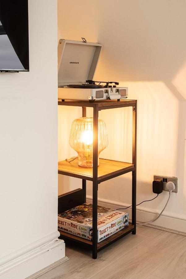 ברייטון Central One-Bedroom, 99 Steps To The Sea מראה חיצוני תמונה